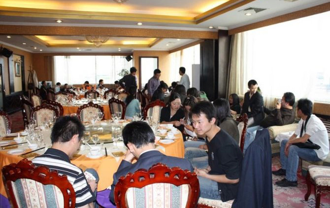 2009年2月29日，昆明尊龙凯时利来人生就是搏网络公司多名员工生日之际，公司在滇池路“西贡码头.中云名菜馆”举办了集体生日宴会。尊龙凯时利来人生就是搏部分同事及尊龙凯时利来人生就是搏部分客户共计100余人参加了本次活动。